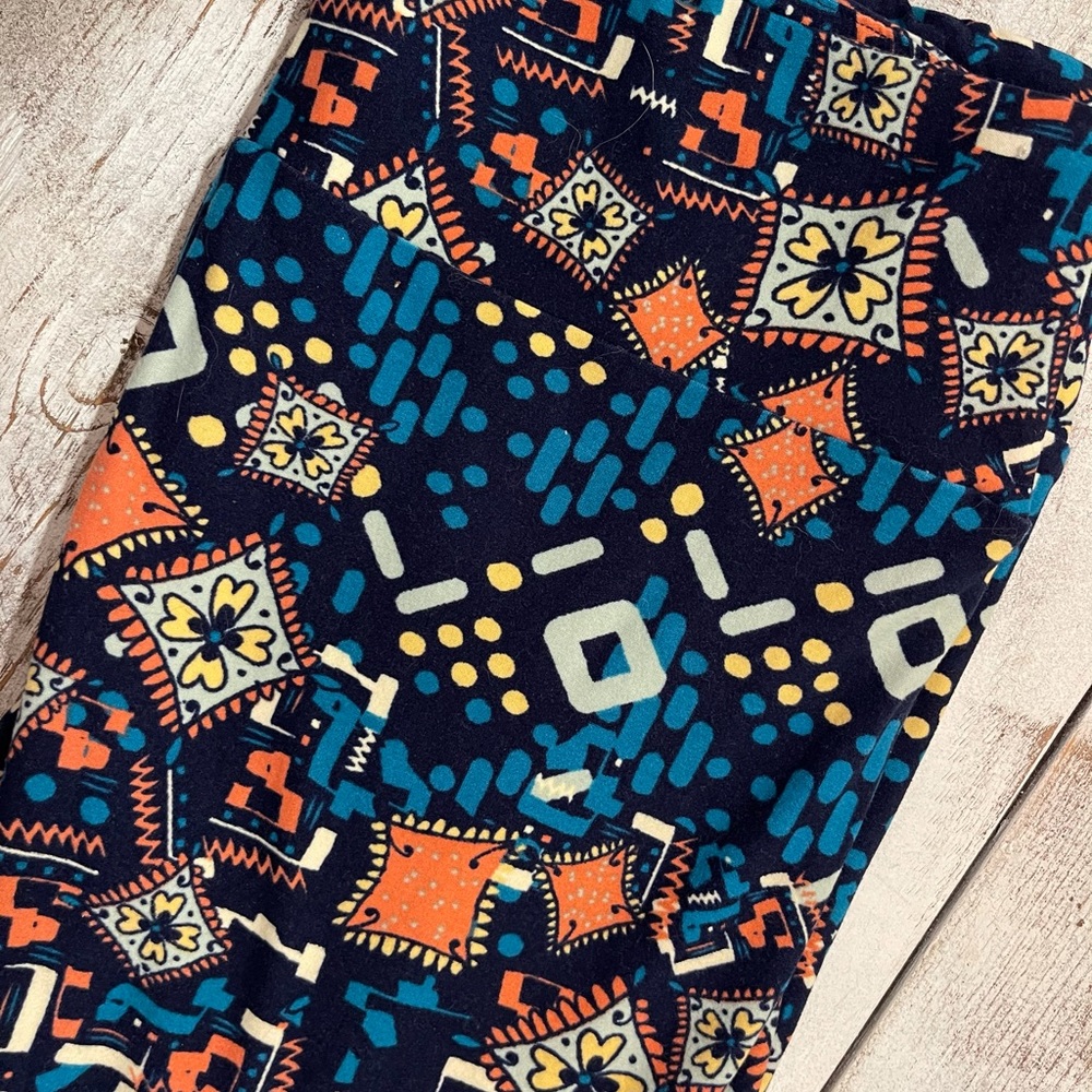 LuLaRoe Leggings (Geometric Shapes and Flowers) OS